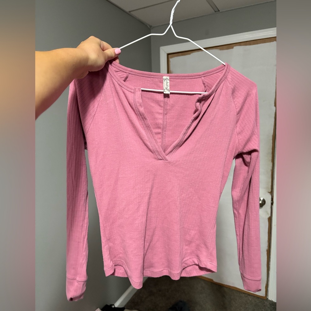 FREE PEOPLE PINK LONG SLEEVE SIZE SMALL